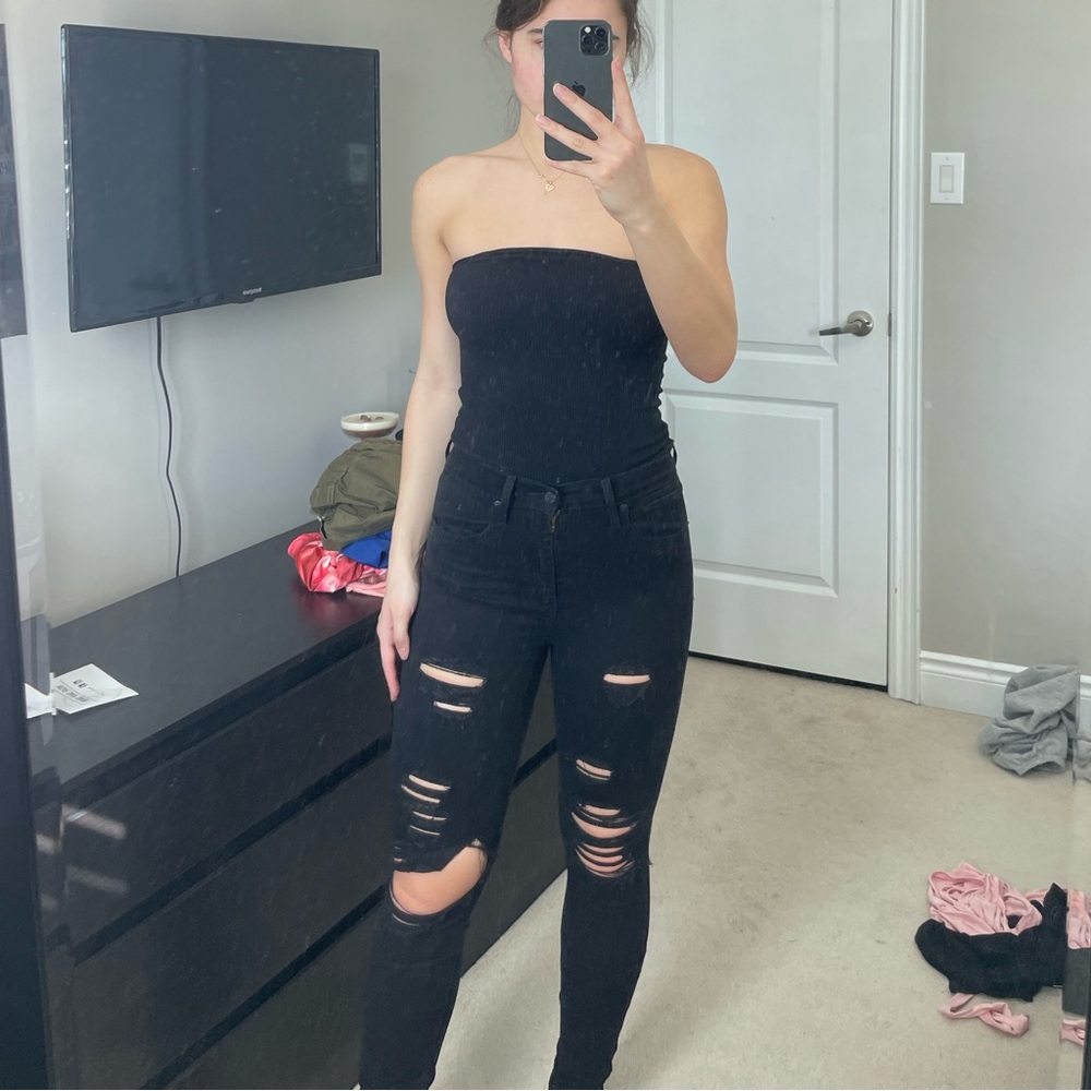 Black Ripped Levi’s Jeans